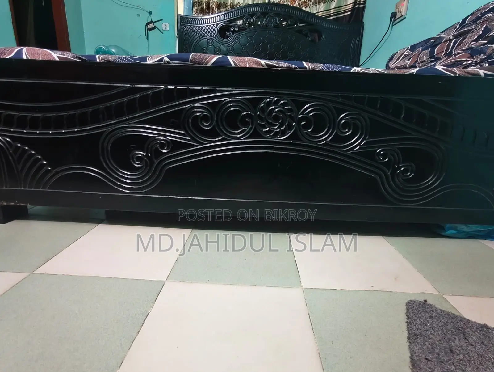 MDF কাঠের কিং সাইজের সল্প ব্যাবহৃত একটি খাট বিক্রি হবে
