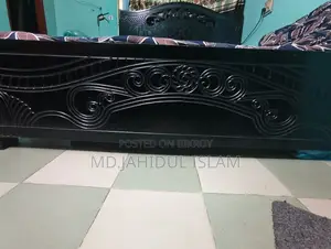 MDF কাঠের কিং সাইজের সল্প ব্যাবহৃত একটি খাট বিক্রি হবে