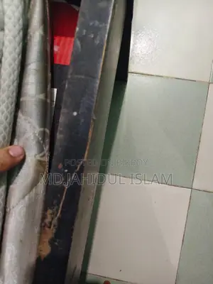 MDF কাঠের কিং সাইজের সল্প ব্যাবহৃত একটি খাট বিক্রি হবে