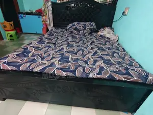 MDF কাঠের কিং সাইজের সল্প ব্যাবহৃত একটি খাট বিক্রি হবে