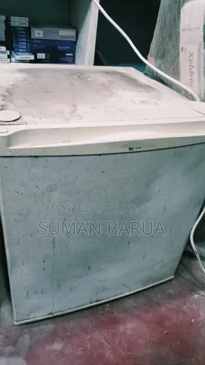 একটা ছোট ফ্রিজ বিক্রি করা হবে