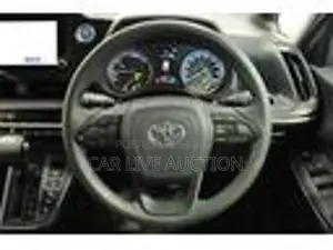 Toyota Noah Hybrid X 2022