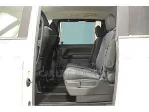 Toyota Noah Hybrid X 2022