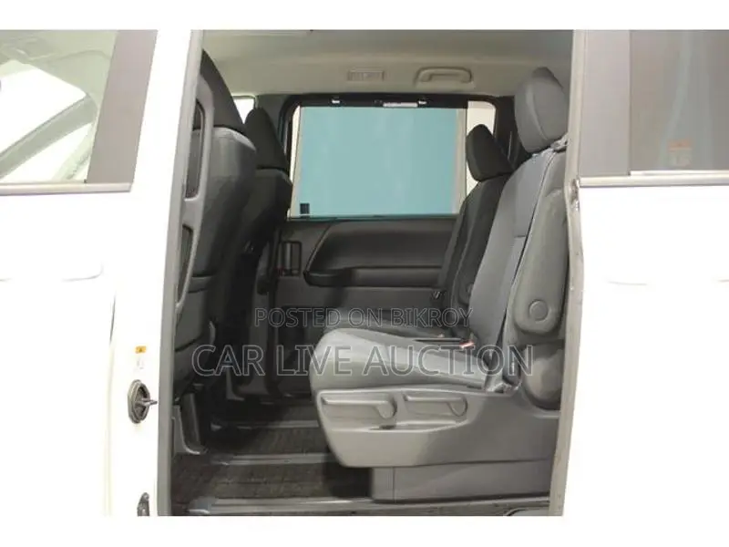 Toyota Noah Hybrid X 2022