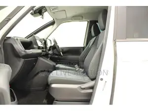 Toyota Noah Hybrid X 2022
