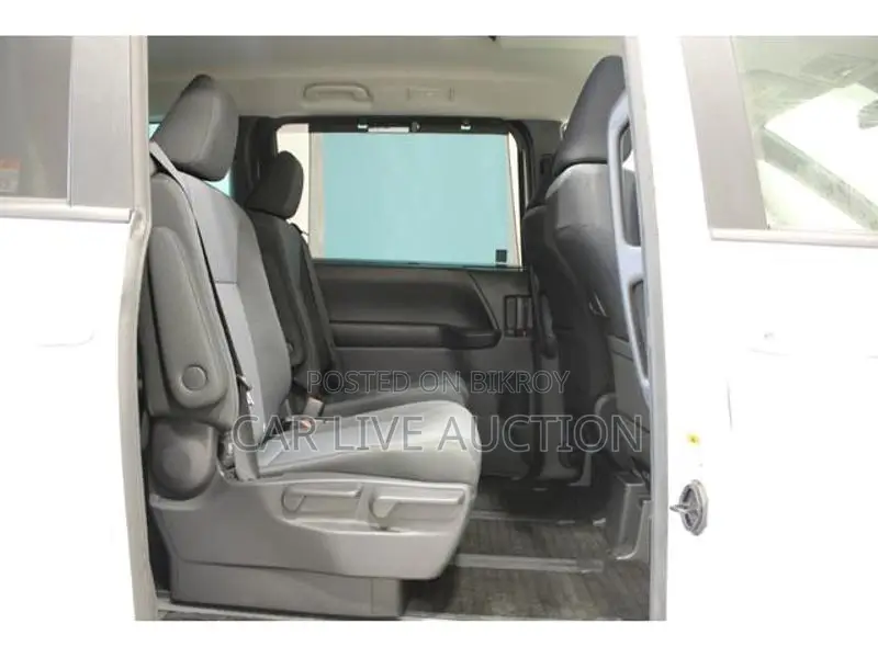 Toyota Noah Hybrid X 2022