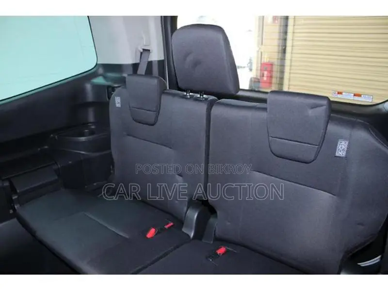 Toyota Noah Hybrid X 2022