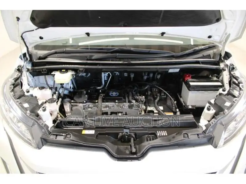 Toyota Noah Hybrid X 2022