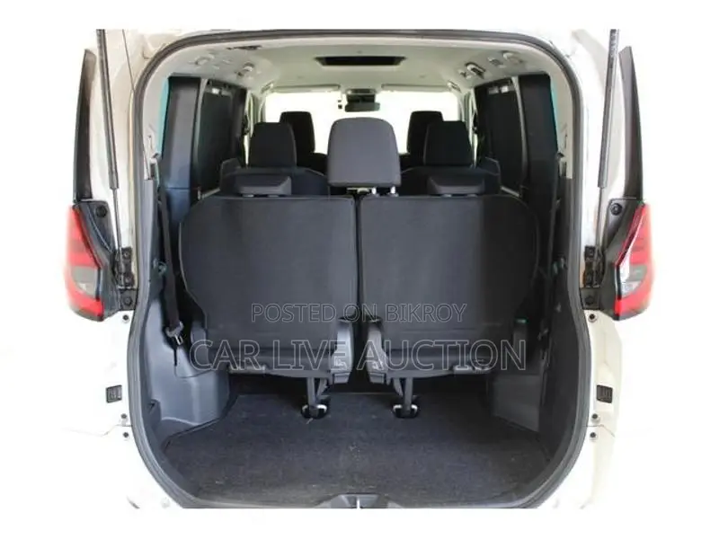 Toyota Noah Hybrid X 2022