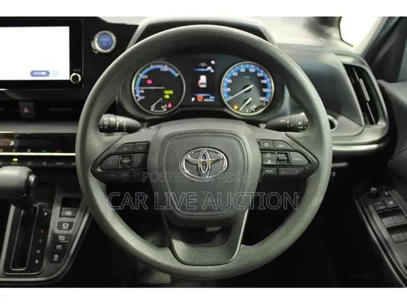 Toyota Noah Hybrid X 2022