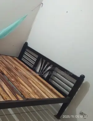 কাঠের খাট