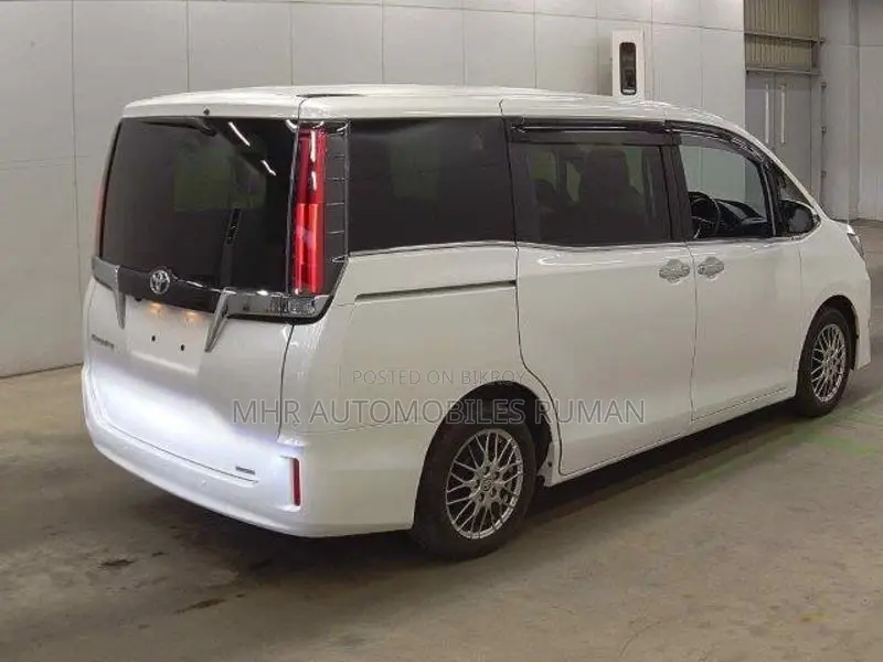 Toyota Esquire 2021