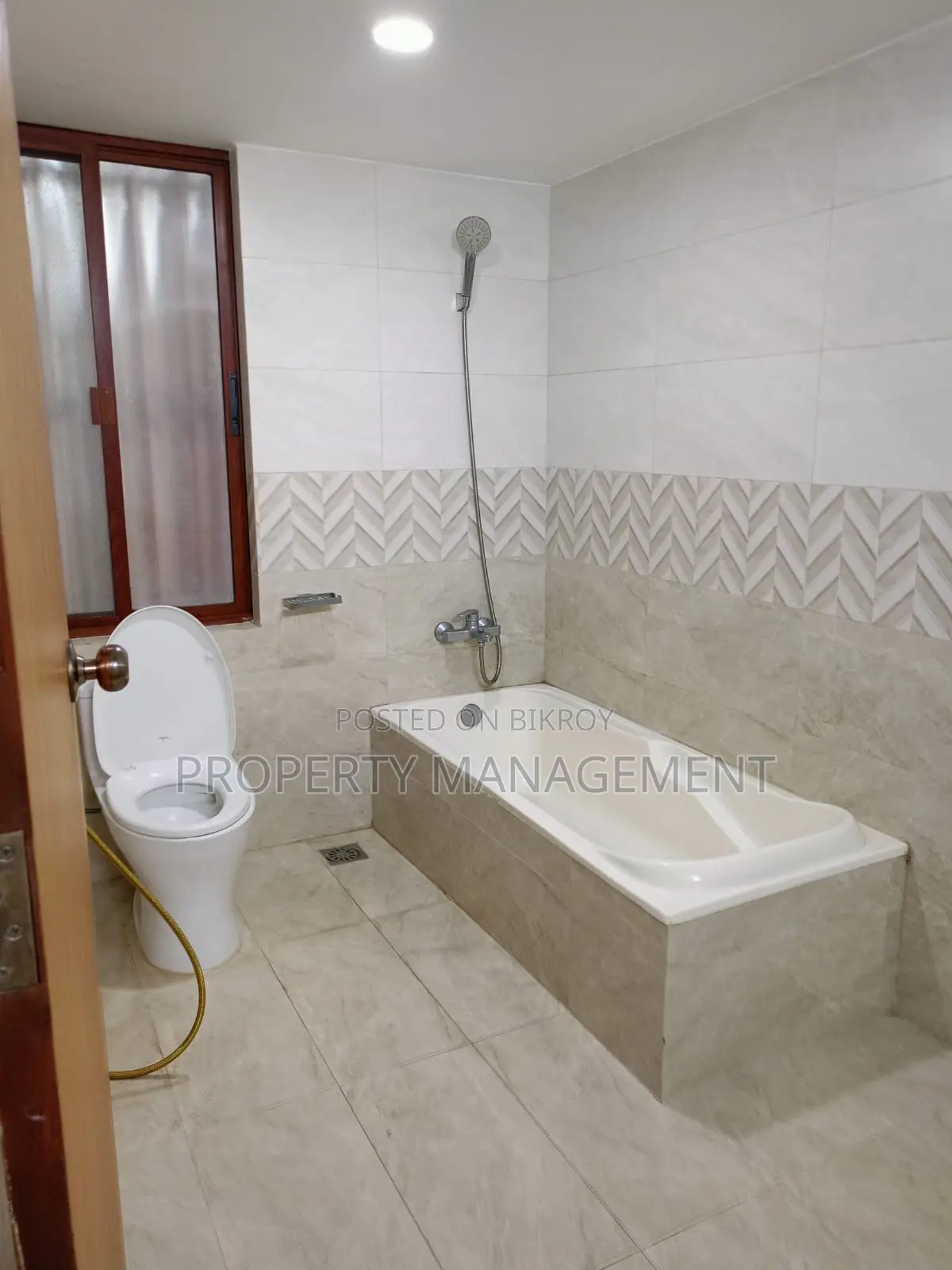 2300Sqft Office Space for Rent in Gulshan with a Nice View