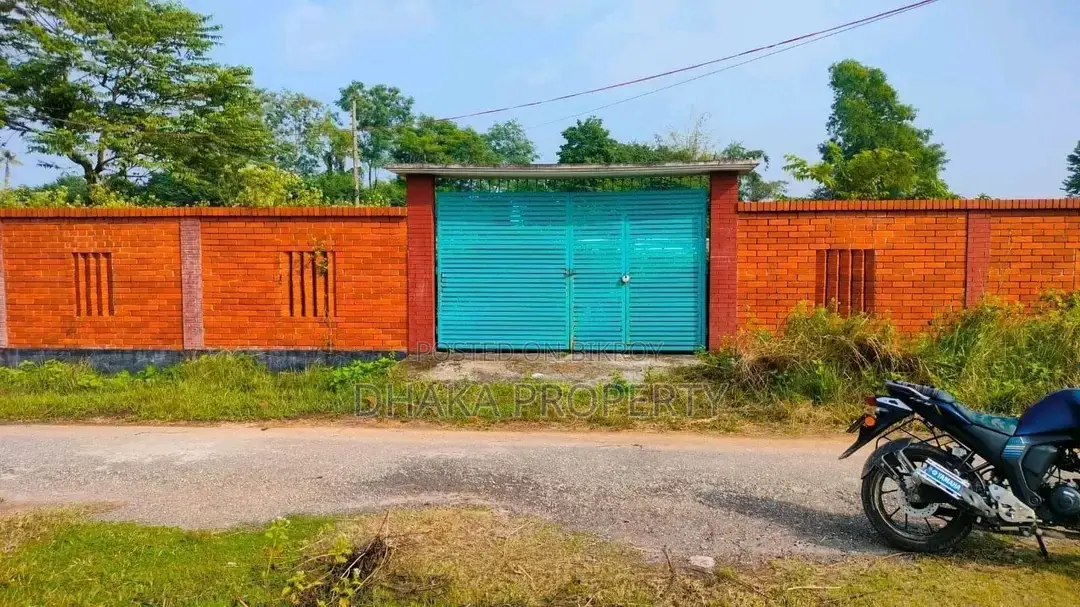 Nearby 300ft 3 Katha Park East at Sector- 9