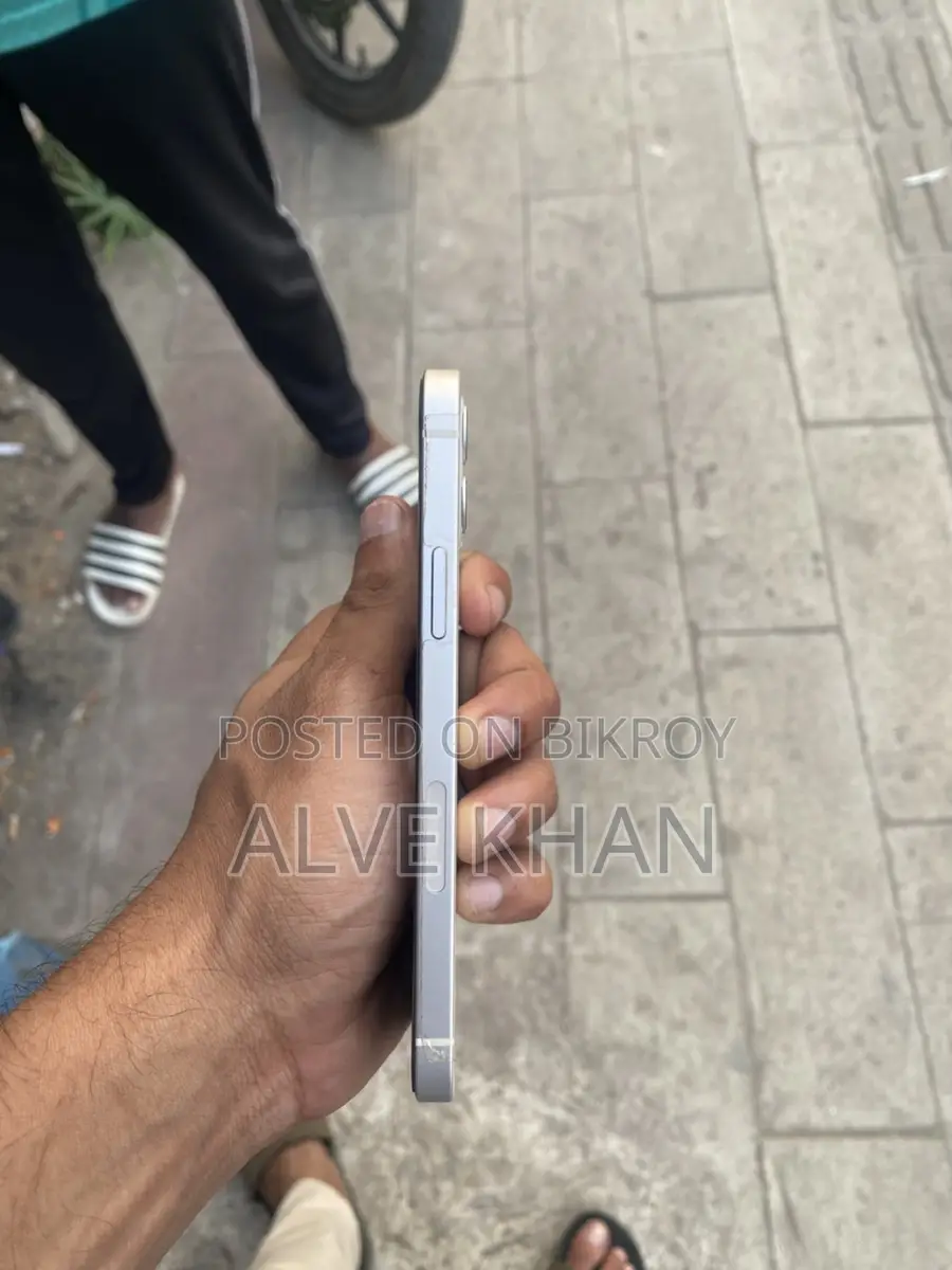 Apple iPhone 12 (Used)