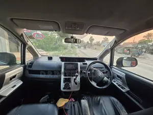 টয়োটা নোয়া ২০১১