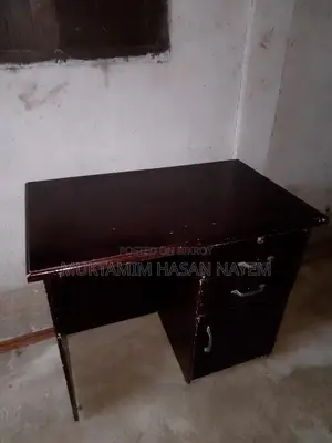 টেবিলটি বিক্রি করা হবে।