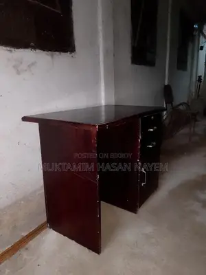টেবিলটি বিক্রি করা হবে।