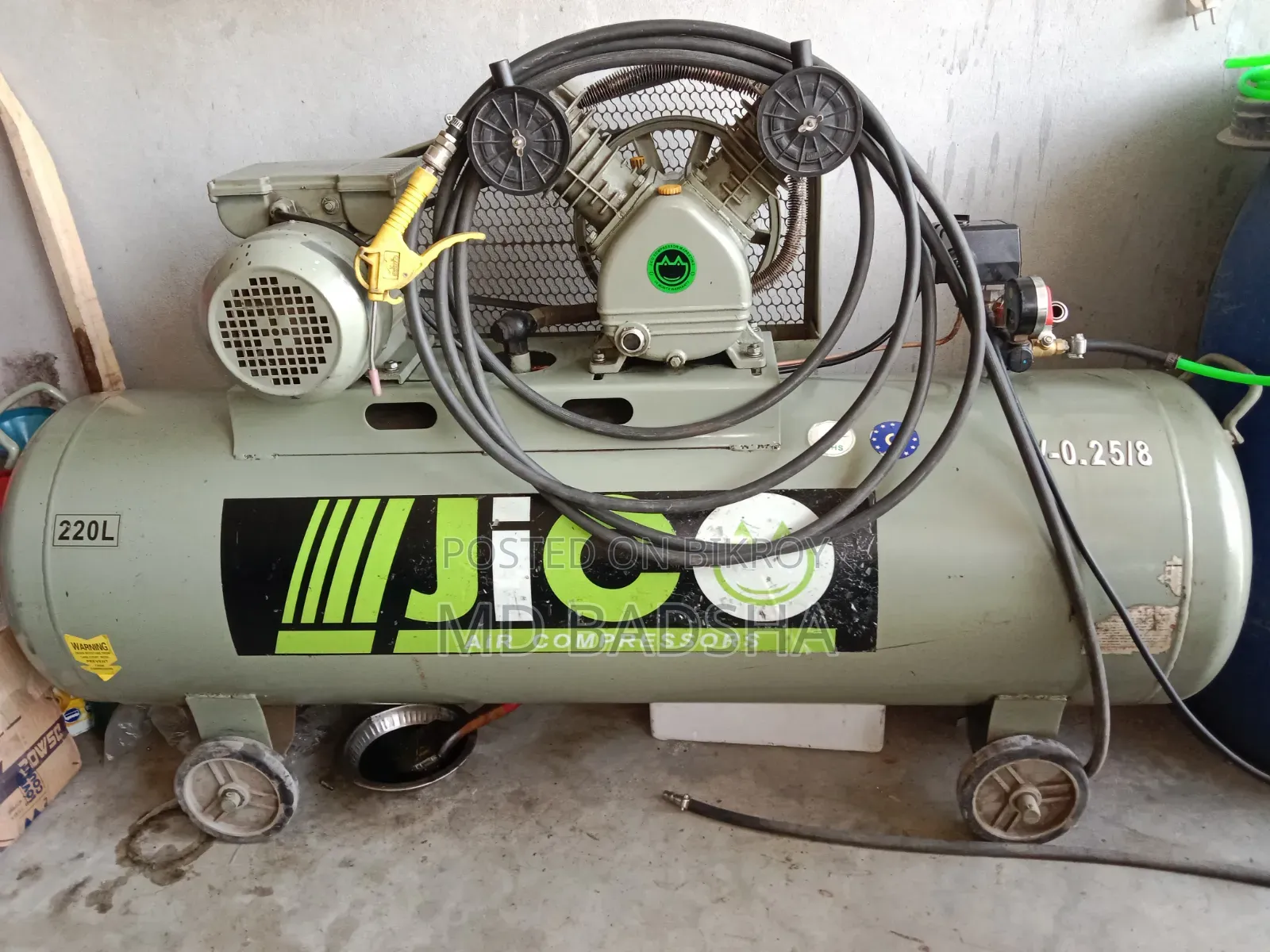 Air compressor and equipment
