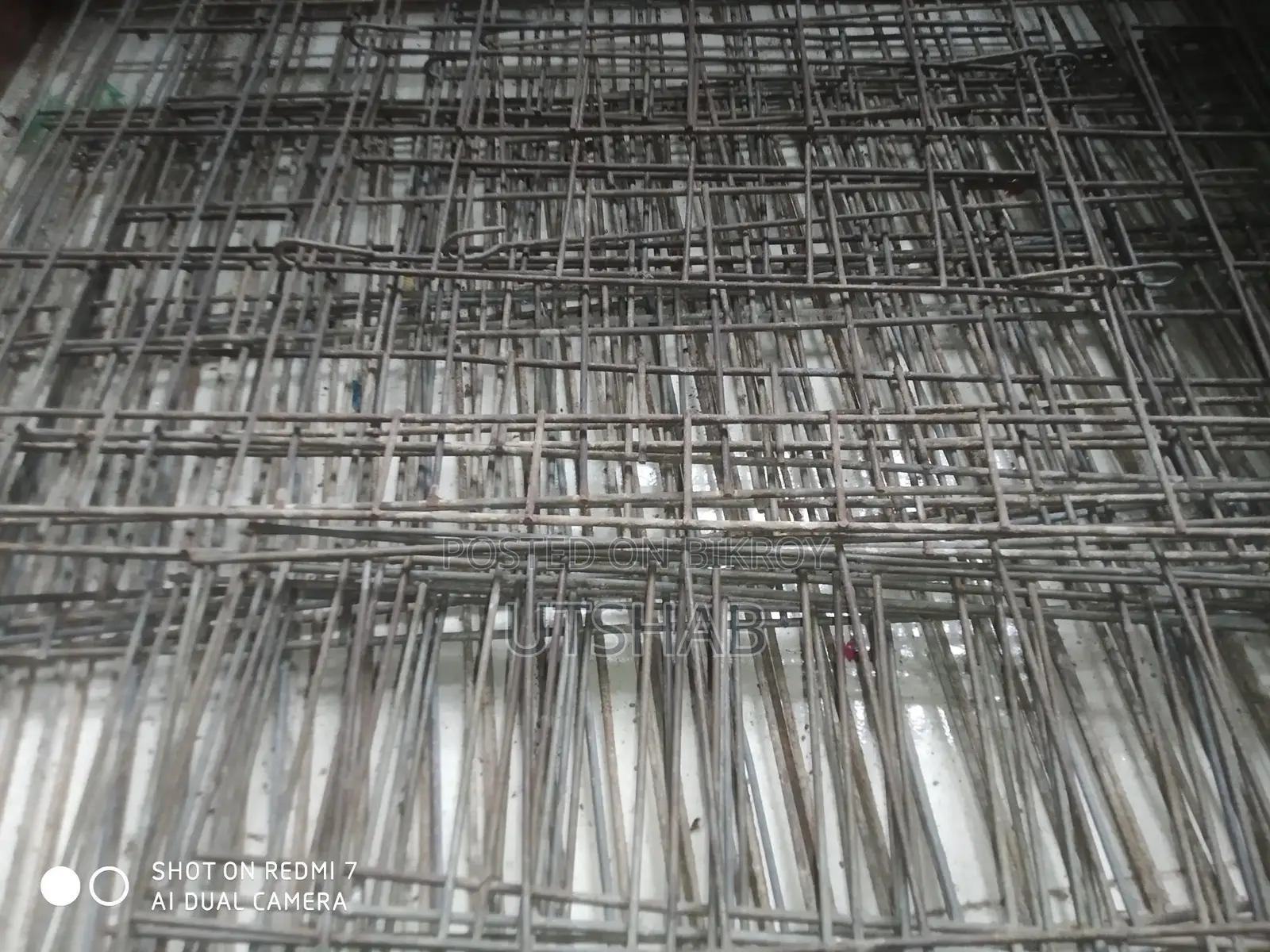 ১২ খোপের কবুতরের খাঁচা।