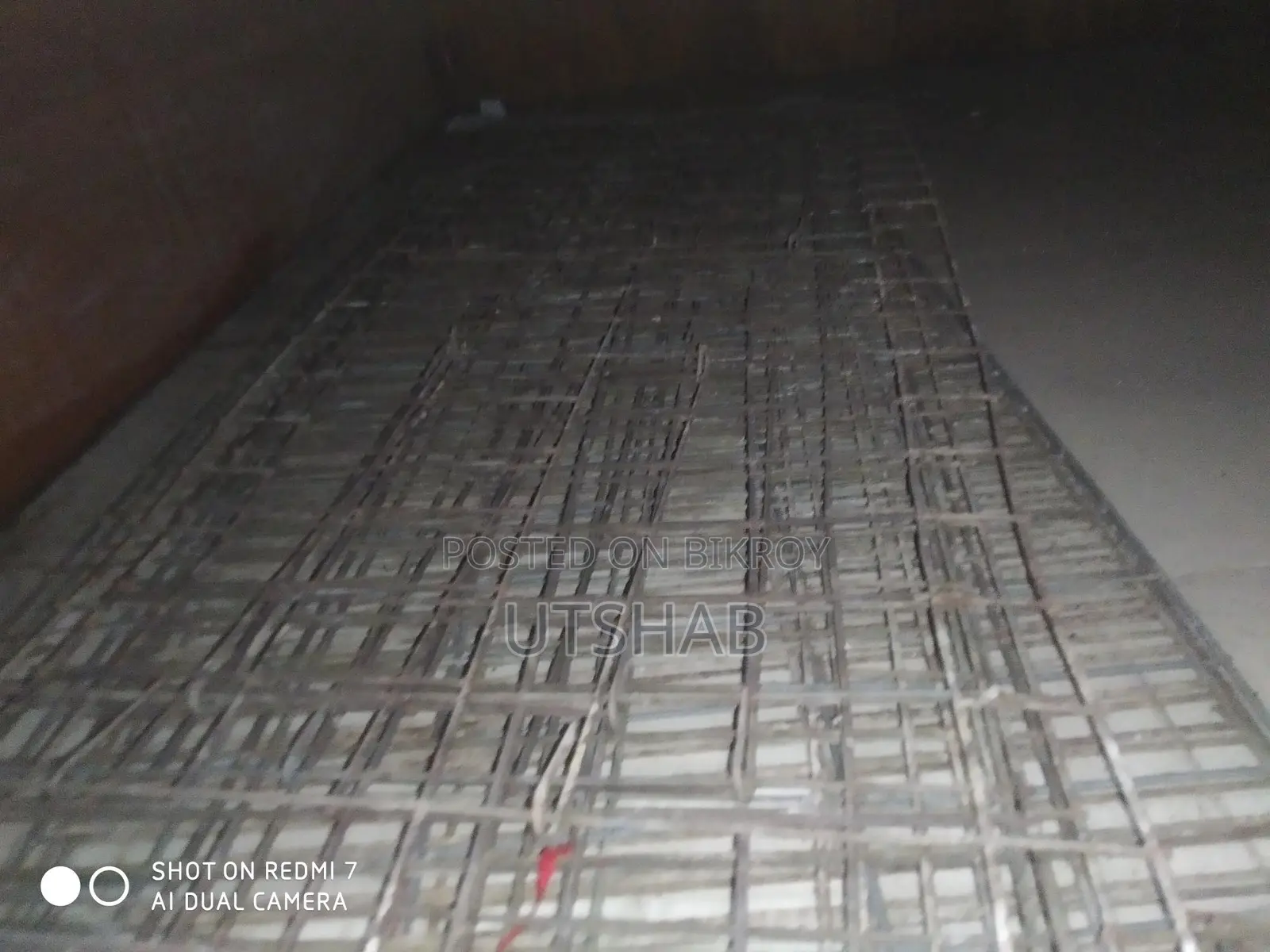 ১২ খোপের কবুতরের খাঁচা।