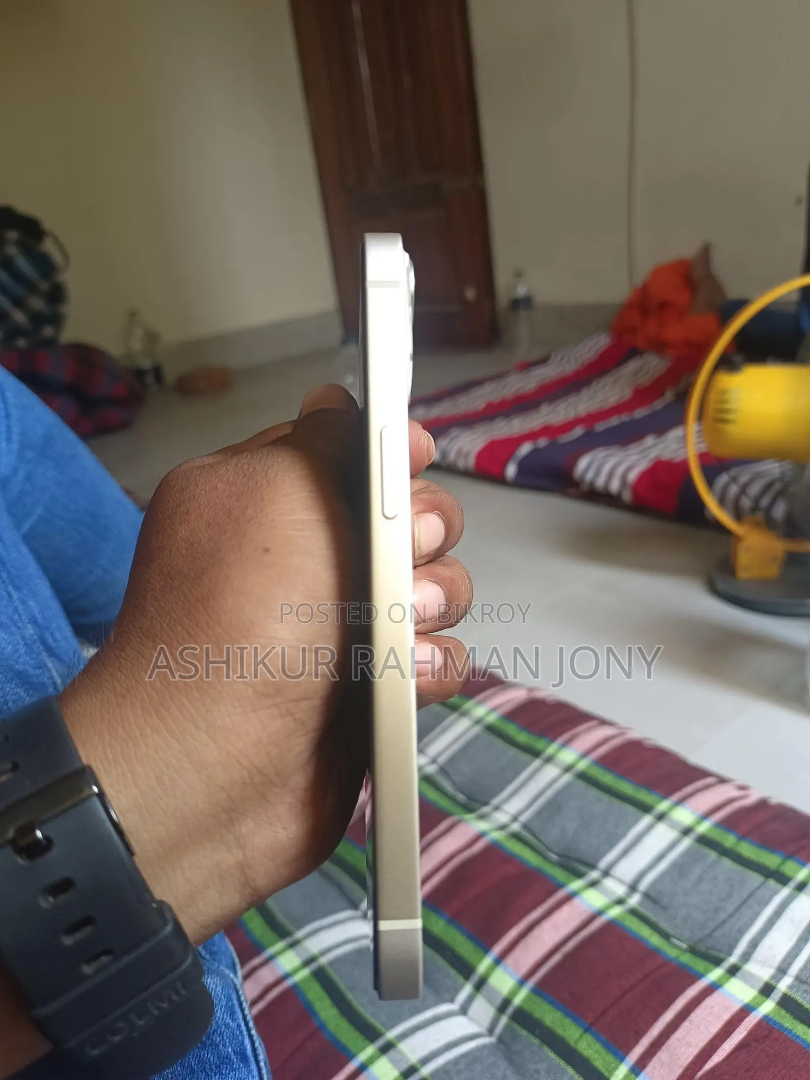 Apple iPhone 13 (Used)