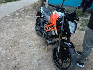 KTM Duke 125 2023 Orange