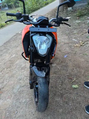 KTM Duke 125 2023 Orange