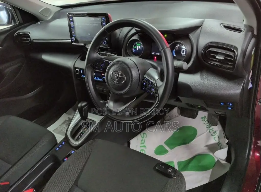 Toyota Yaris Cross G Red Wine Color 2022