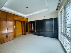 গুলশানে অফিস স্পেস ভাড়ার জন্য ২৩০০ বর্গফুটের নতুন বিল্ডিং, চমৎকার ভিউ