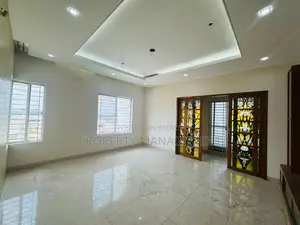 গুলশানে অফিস স্পেস ভাড়ার জন্য ২৩০০ বর্গফুটের নতুন বিল্ডিং, চমৎকার ভিউ