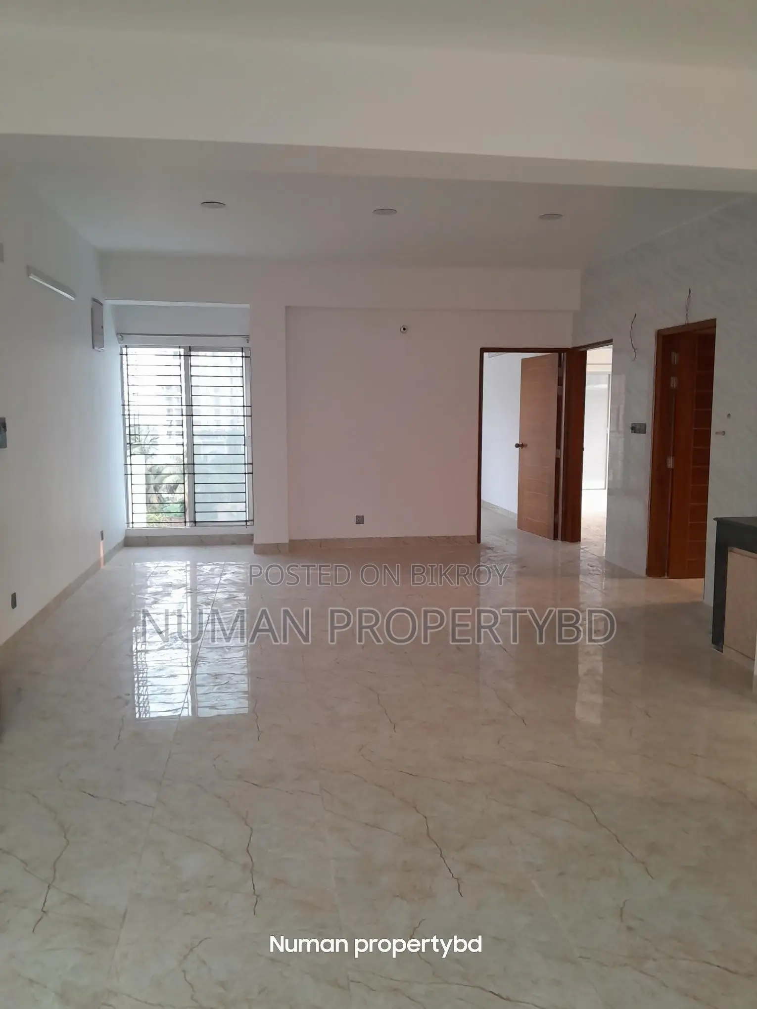 1500sq New Luxury Semi Furnished Flat Rent