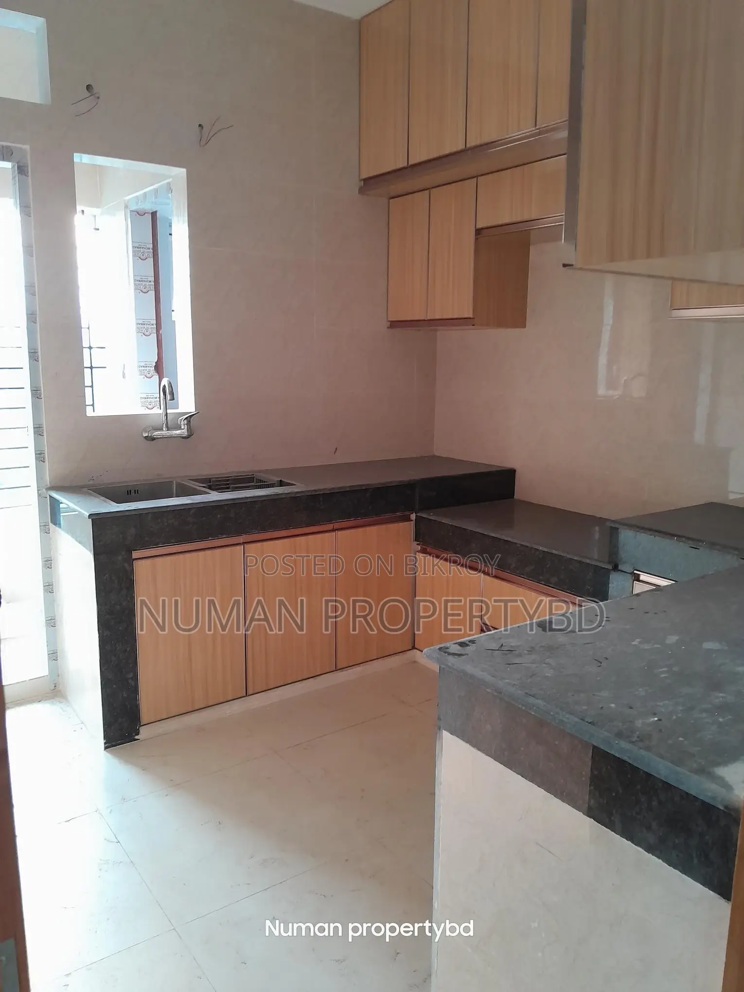 1500sq New Luxury Semi Furnished Flat Rent