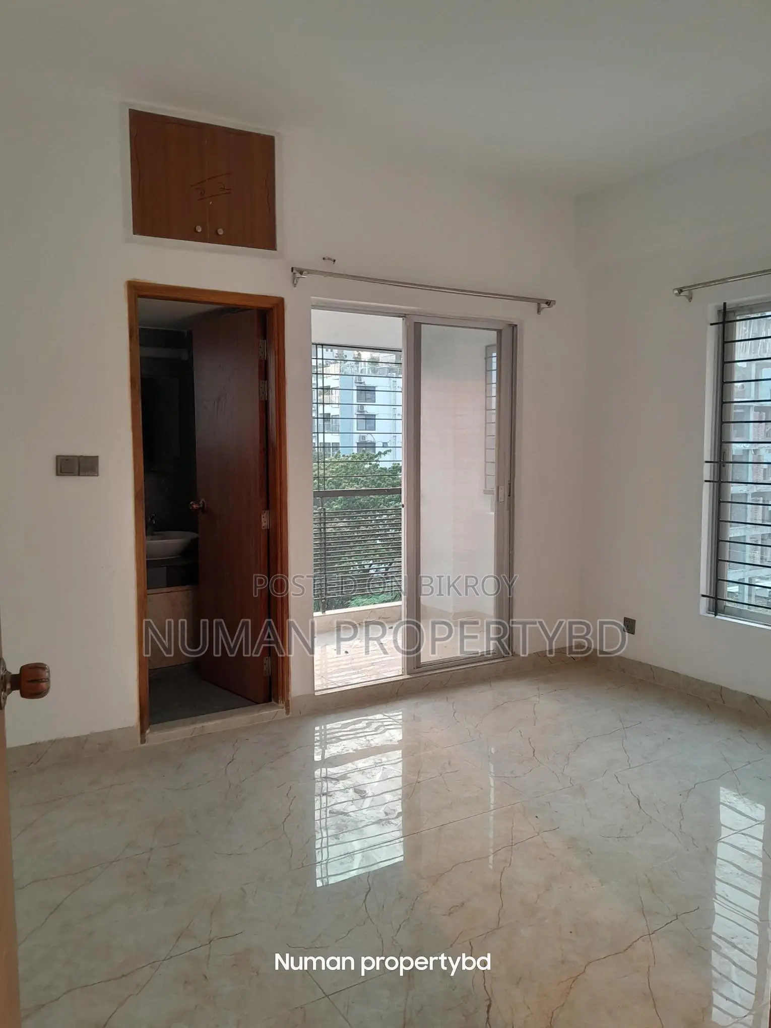 1500sq New Luxury Semi Furnished Flat Rent