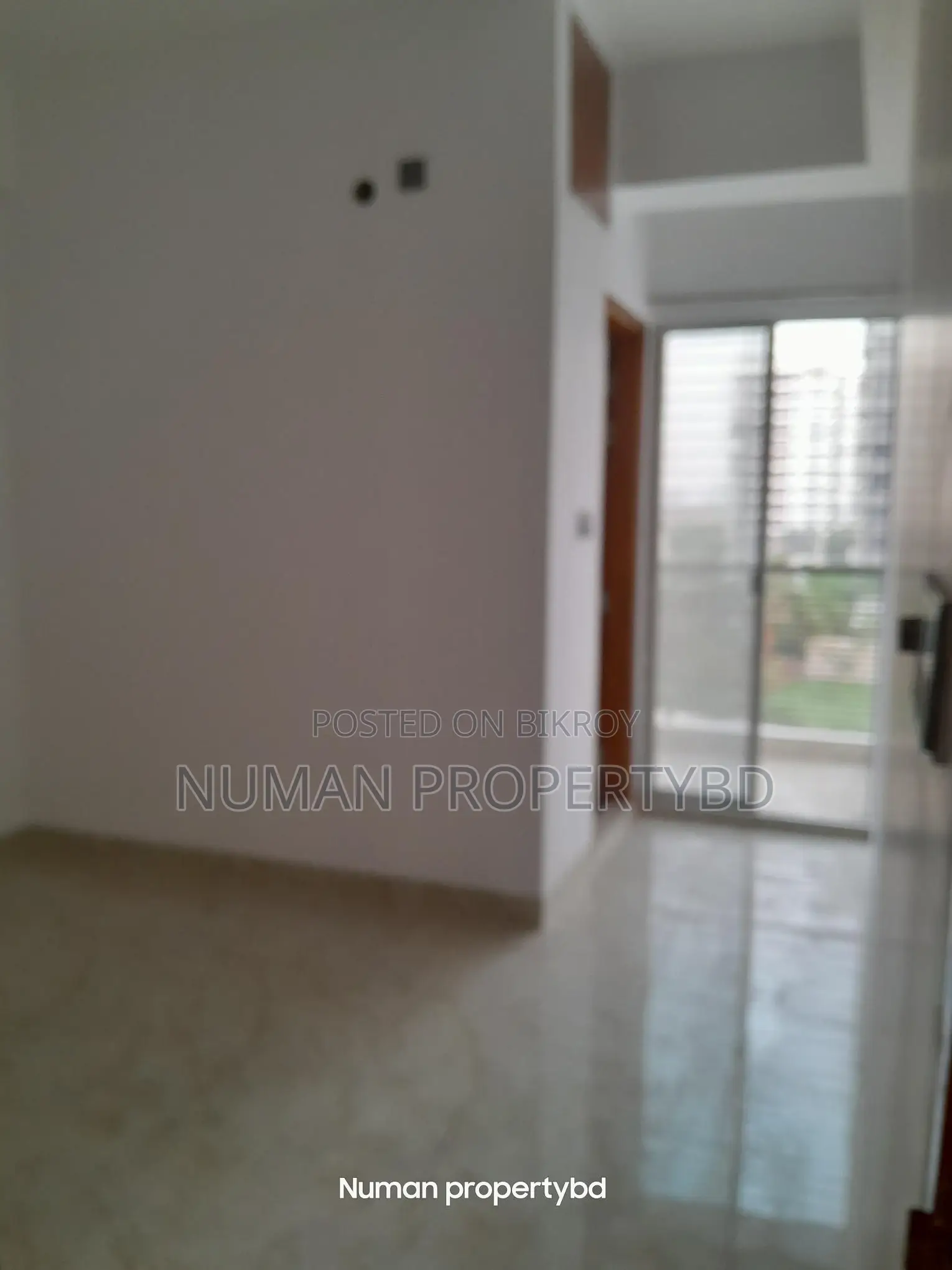 1500sq New Luxury Semi Furnished Flat Rent