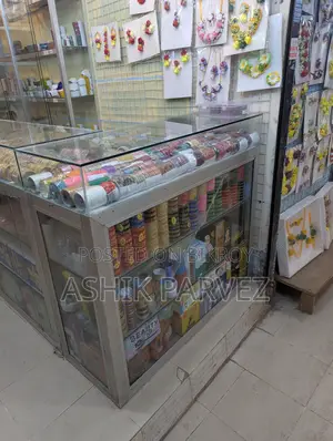 কসমেটিকস দোকানের ডেকোরেশন বিক্রি হবে দাম আলোচনা সাপেক্ষে
