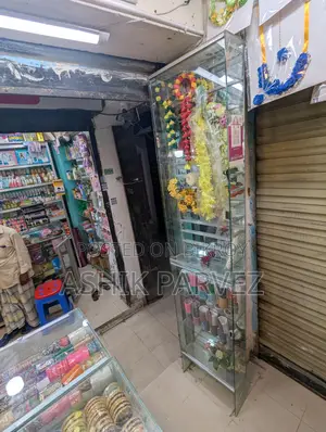 কসমেটিকস দোকানের ডেকোরেশন বিক্রি হবে দাম আলোচনা সাপেক্ষে