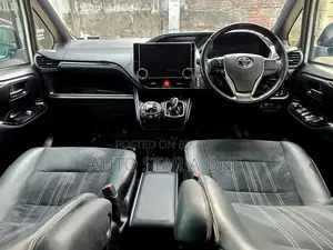 Toyota Esquire Gi Hybrid 2019