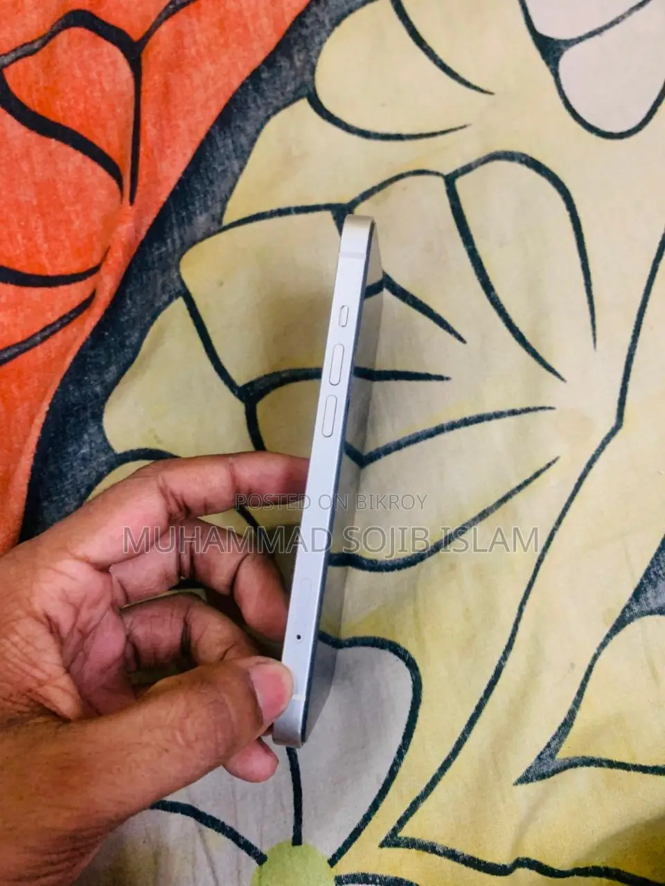 Apple iPhone 13 (Used)