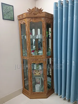 Corner Showcase