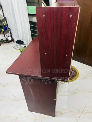 সুন্দর ও মজবুত স্টাডি টেবিল (ব্যবহৃত)
