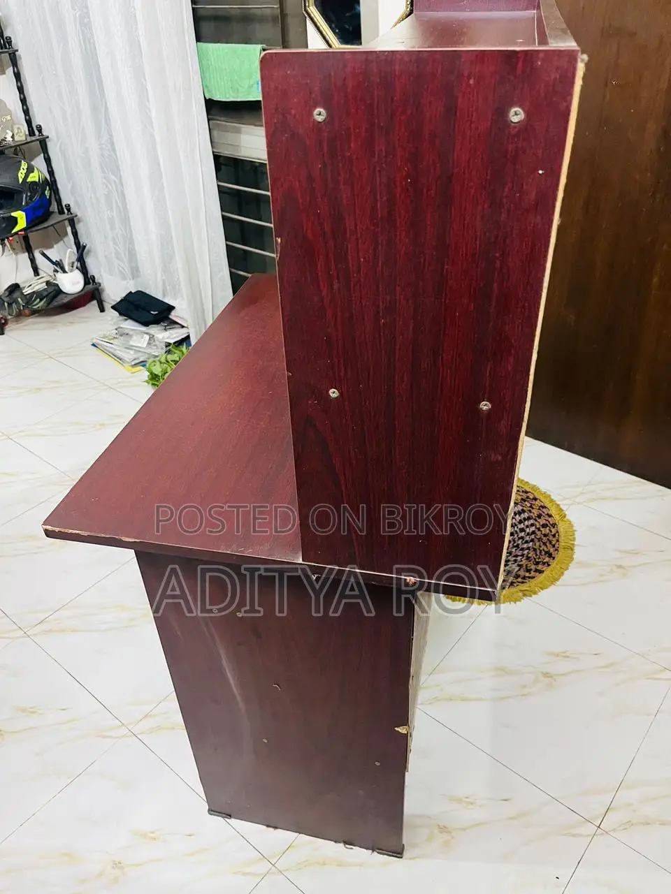 সুন্দর ও মজবুত স্টাডি টেবিল (ব্যবহৃত)