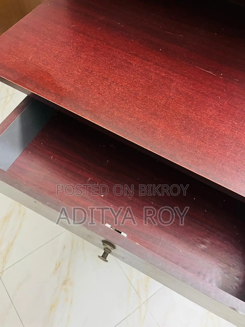 সুন্দর ও মজবুত স্টাডি টেবিল (ব্যবহৃত)