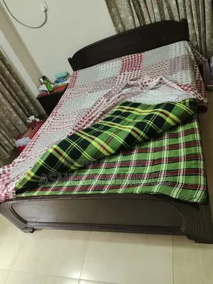 মেহগনি কাঠের বেড।