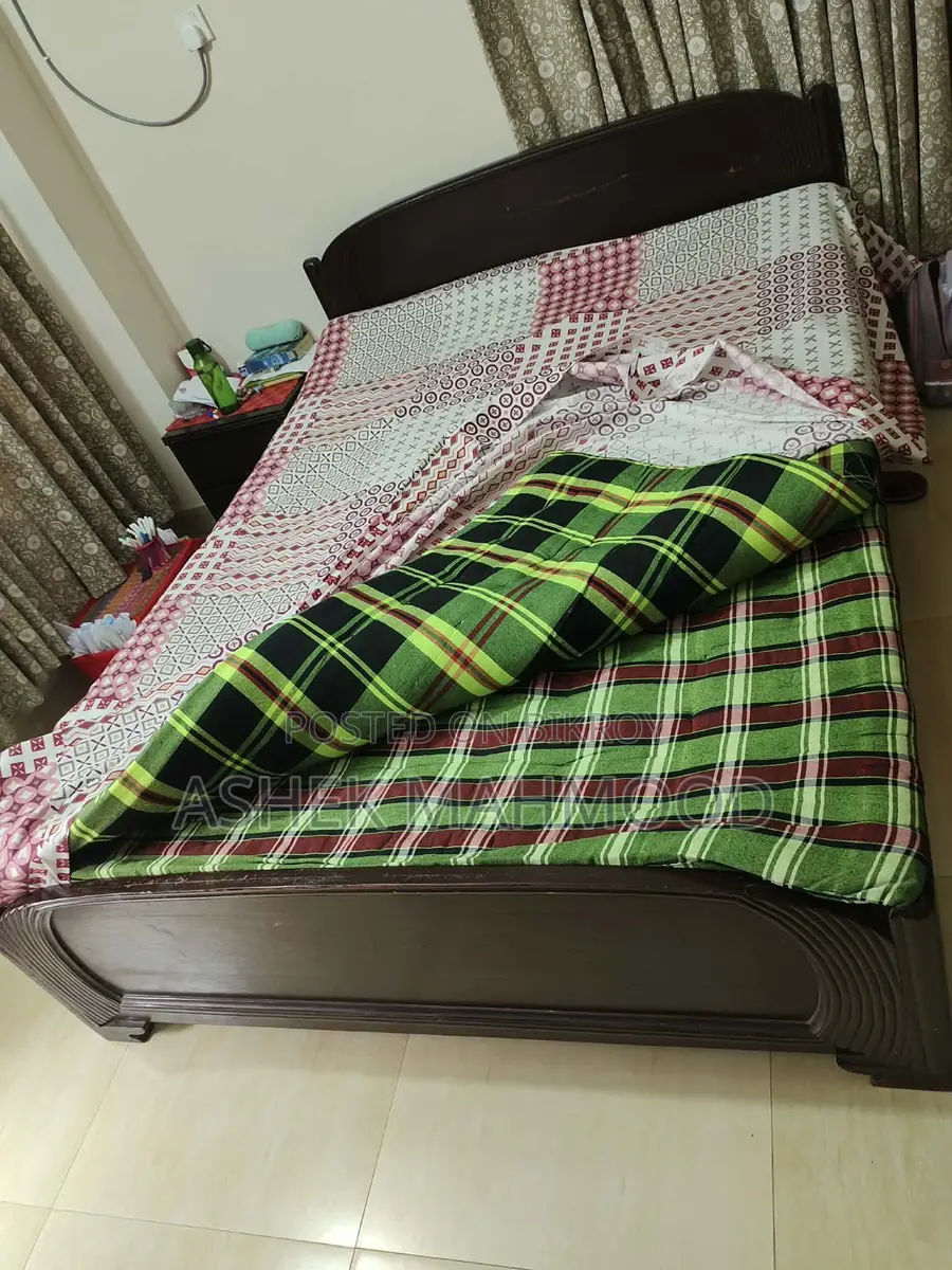 মেহগনি কাঠের বেড।