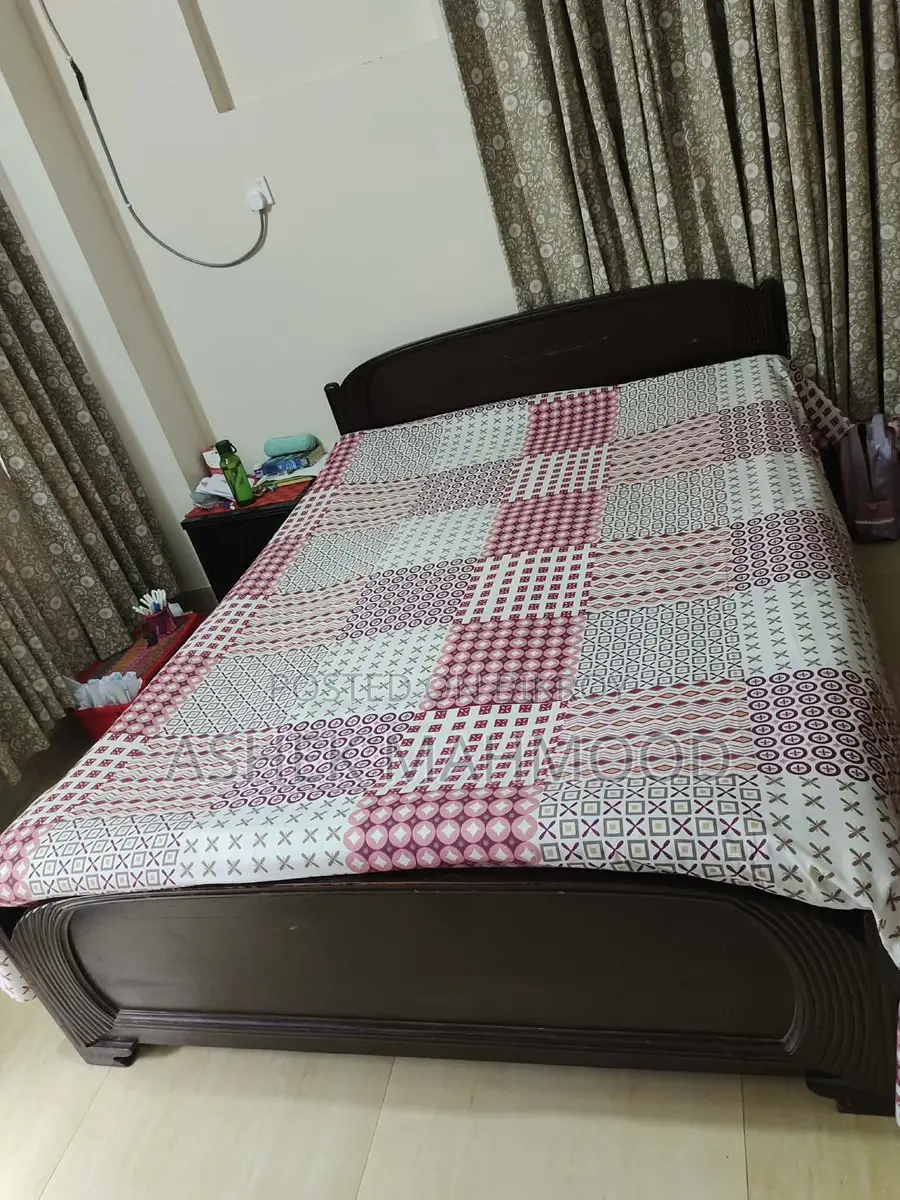 মেহগনি কাঠের বেড।
