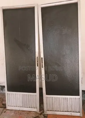 থাই গ্লাস ডোর।