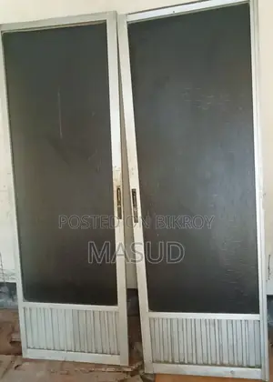 থাই গ্লাস ডোর।