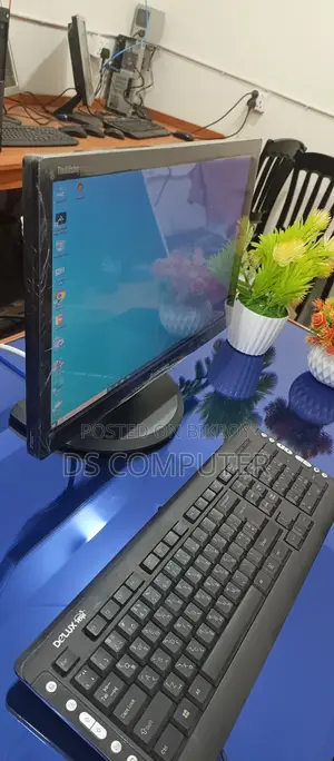 কম্পিউটার মনিটর - ফুল ফ্রেশ কন্ডিশন