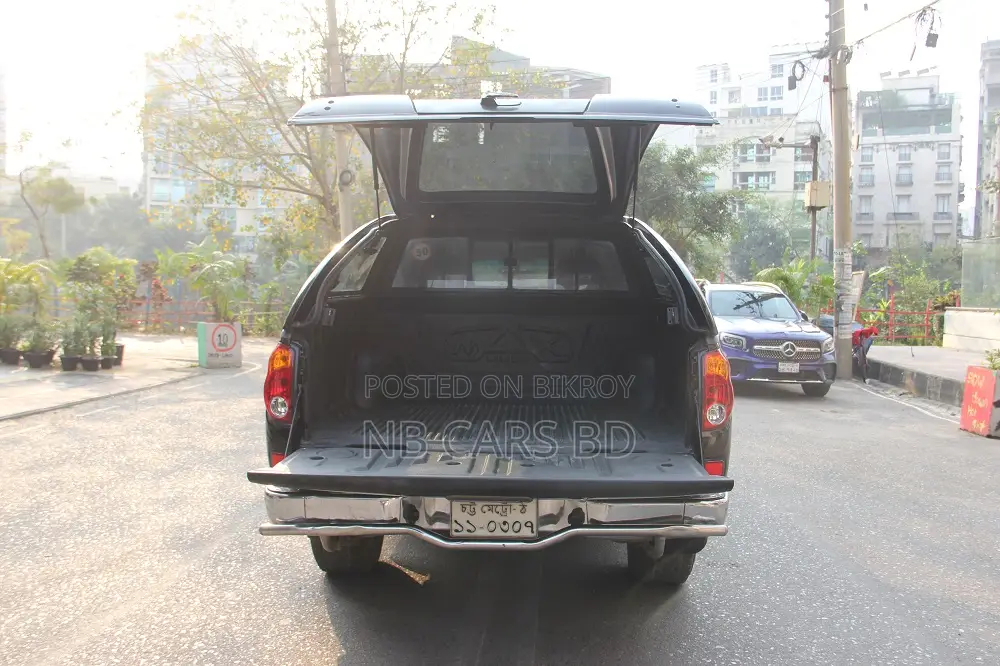 মিতসুবিশি এল২০০ ক্যারিবয় সানরুফ ২০১০